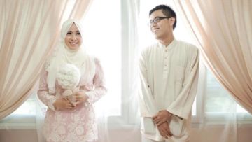 15 Inspirasi Gaun Pernikahan Syar’i Simple tapi Elegan