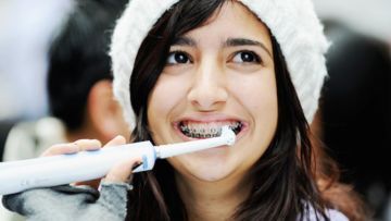 9 Perawatan Gigi Berbehel Ini Harus Kamu Perhatikan. Haram Kalau Sampai Disepelekan!