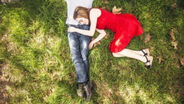 7 Alasan Kenapa Hubungan yang Biasa dan Nggak Mesra, Justru Bakal Awet Sampai Tua