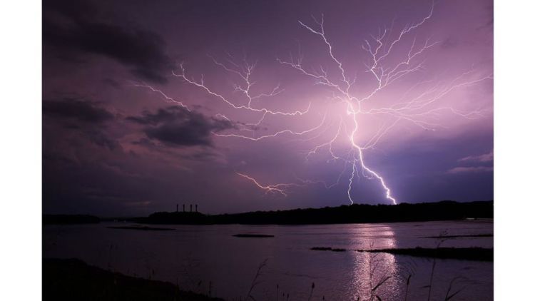 Foto Terbaik dari Weather Channel yang Keren Abis. Indonesia Masuk Lho... 27 Petirnya serem, ya