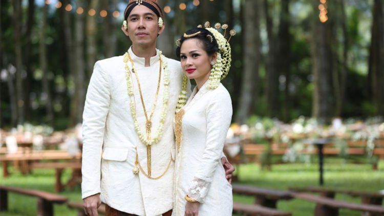 Simulasi Realistis. Biaya 2 Tahun Pacaran Bisa Buat Resepsian