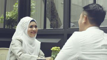 Apakah Aku Harus Diam Menunggu atau Bergerak Mencari?