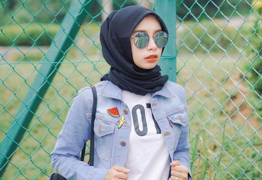 9 Pose Foto Candid Cewek Berhijab Kekinian