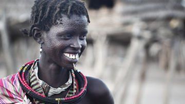 Tradisi Menyayat Wajah Suku Dinka di Sudan. Sebuah Bukti Bahwa Kecantikan Memang Relatif Sih ya…