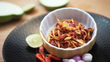 7 Resep Sambal Buatmu yang Kurang Suka Pedas. Enak, Tapi Nggak Bikin Lidah Panas!