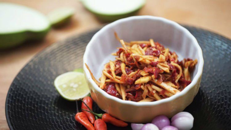 7 Resep Sambal Buatmu yang Kurang Suka Pedas. Enak, Tapi Nggak Bikin Lidah Panas!