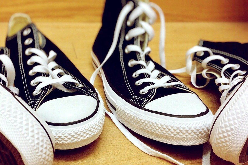 Punya Sepatu atau Tas KW Itu Sah-sah Saja. 4 Cara Ini Membuatmu Makin Bangga Memilikinya!