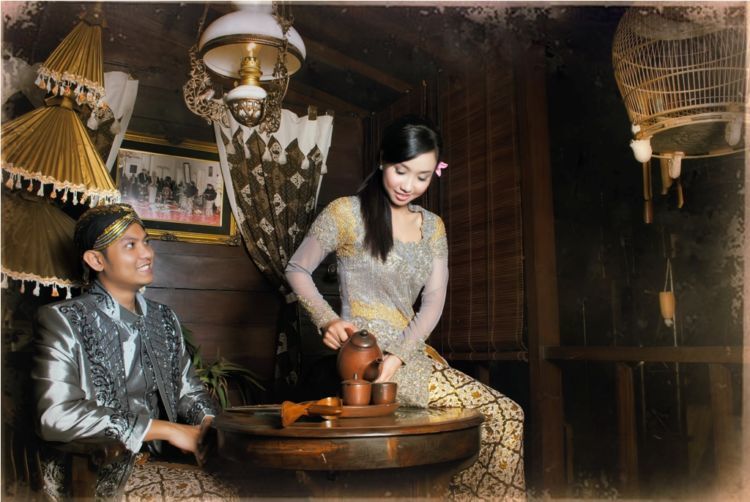 16 Inspirasi Foto Prewedding Bertemakan Tradisional 