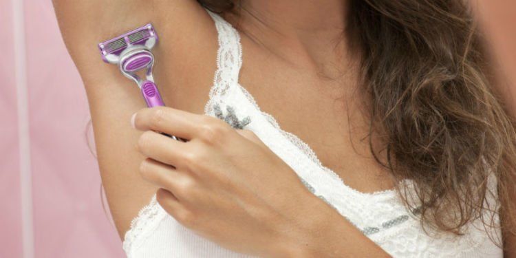 7 Kesalahan Saat Pakai Deodoran Ini Ternyata Fatal, Kamu Aja yang Nggak Sadar 17 Bercukur