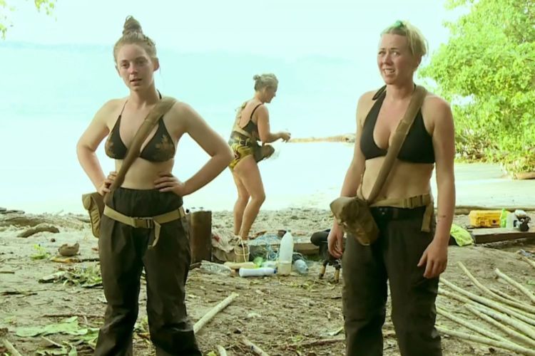 Gaya Pakaian Wanita Indonesia yang Sudah Mulai Hilang Ciri Khasnya. Mirip Timur Tengah dan Amerika 5 Nggak bisakah pakai kaos biasa aja?