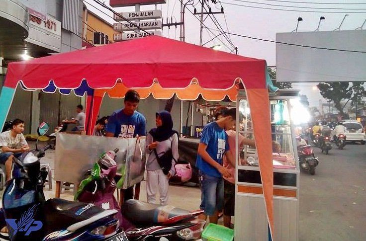 Untukmu yang Kuliah Sambil Kerja, Jangan Berkecil Hati dan Putus Asa!