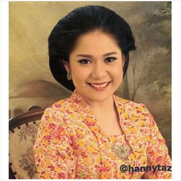 15 Foto yang Buktikan Bahwa Paduan Kebaya dan Sanggul 