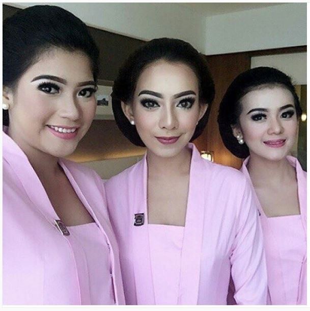 15 Foto yang Buktikan Bahwa Paduan Kebaya dan Sanggul 