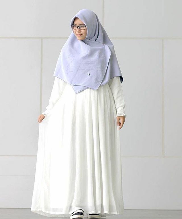 baju atau gaun longgar seperti inilah yang harusnya bernama jilbab.
