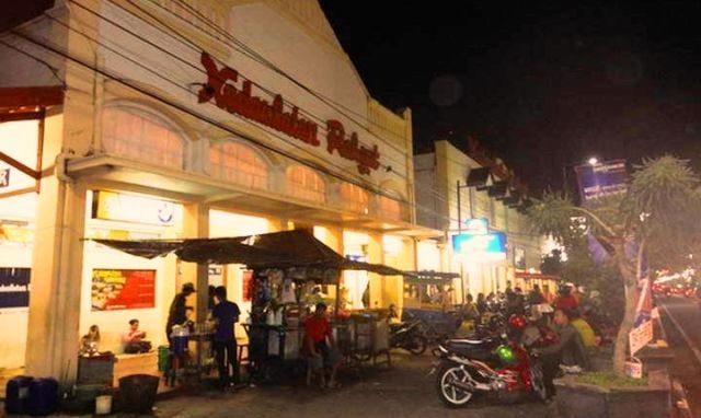 7 Angkringan di Jogja Ini Sayang untuk Dilewatkan. Sempatkan Mampir ke Sana ya! 2 tempat nongkrong dengan harga merakya