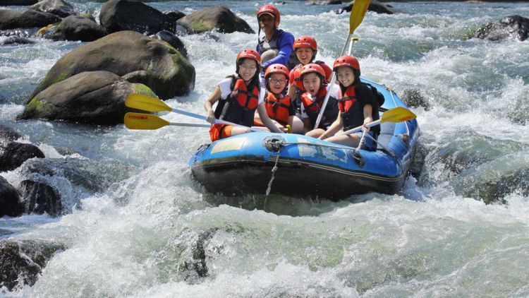 Rafting Menyusuri Sungai Progo Saat Liburan di Magelang