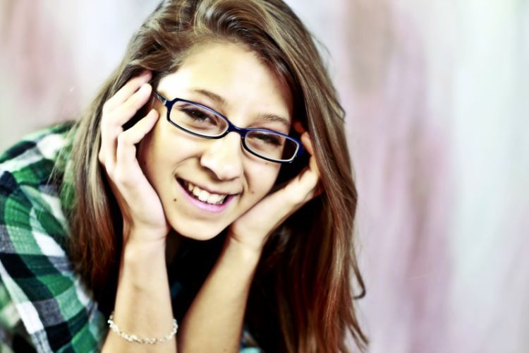 5 Cara Sederhana Memilih Kacamata Sesuai Bentuk Wajah 