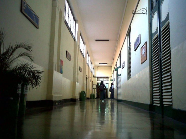 lorong lorong di dua SMA ini emang serem sih