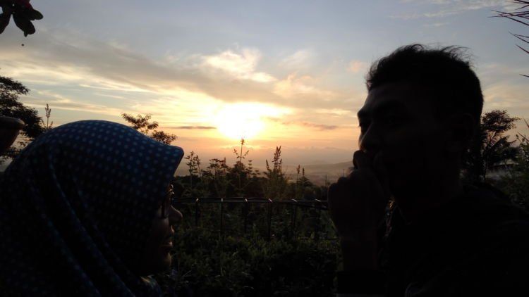 Untukmu yang Jauh di Sana, Aku Akan Setia Menunggumu