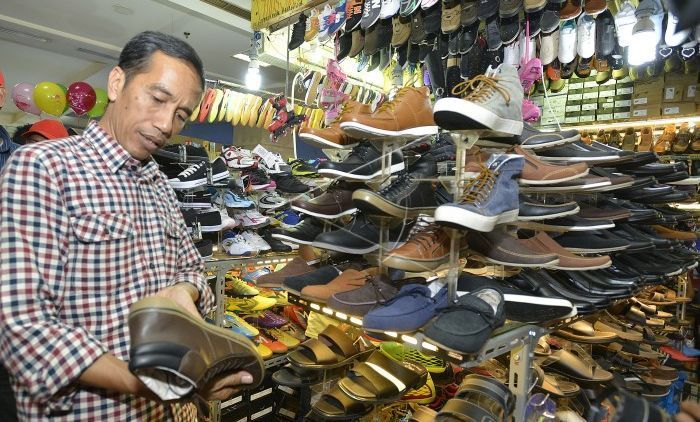 Jokowi Aja Beli Sepatu Diskonan! Kamu yang Gajinya Tak Seberapa, Nggak Perlu Deh Bergaya Sosialita!