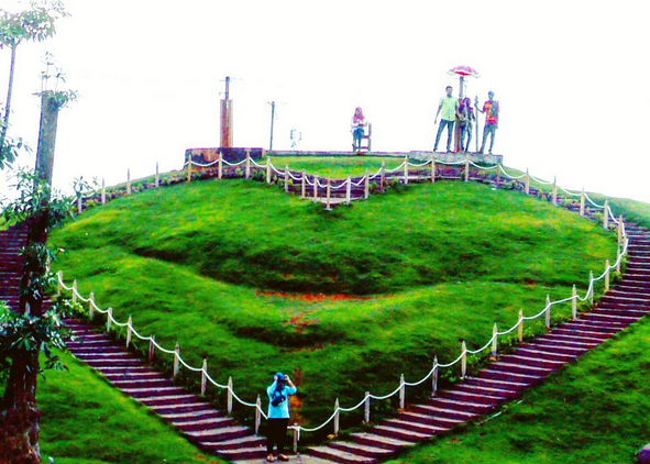 Kenalan Yuk Sama Bukit Cinta Madura, Spot Wisata Instagrammable yang Penuh Pesona!