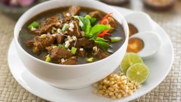 Ke Surabaya Nggak Sah Kalau Belum Singgah ke 8 Tempat Makan Rawon Ini! Hmm, Sedap Sekali