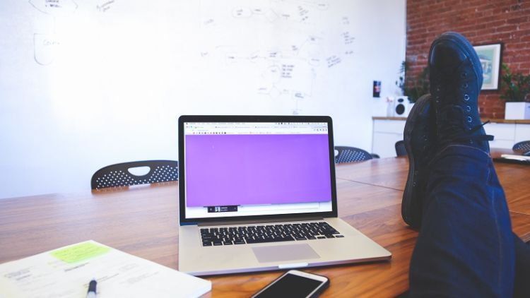 Kunjungi 7 Website Lucu Ini Untuk Usir Rasa Bosanmu di Kantor! Segarkan Otak Biar Fokus Kerja!