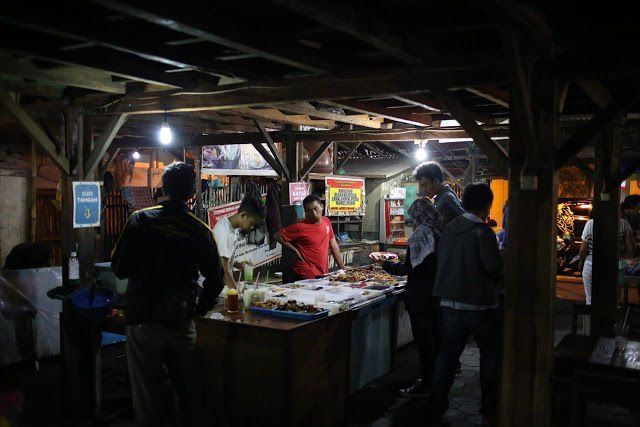 7 Angkringan di Jogja Ini Sayang untuk Dilewatkan. Sempatkan Mampir ke Sana ya! 3 pilihan makanan nikmat dengan harga bersahabat di Angkringan Wijilan
