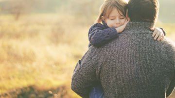 Bagi Anak Perempuan, Ditinggalkan Ayah adalah Patah Hati Terhebat