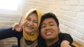 Sudah Dibilang Cowok Humoris yang Paling Beruntung, Cek Aja 7 Pacar Cantik Stand Up Comedian Ini