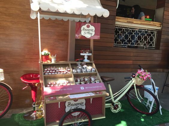 Kamu bisa jualan kue dengan food bike ini.
