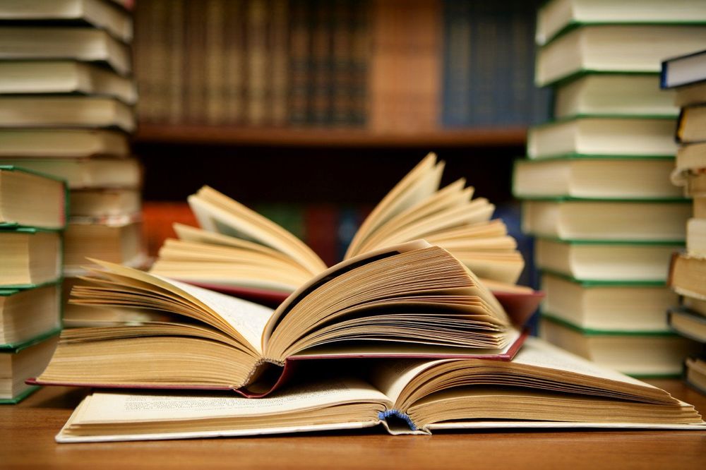 Suka Baca Buku? Coba Bikin Resensi Singkat, Deh.