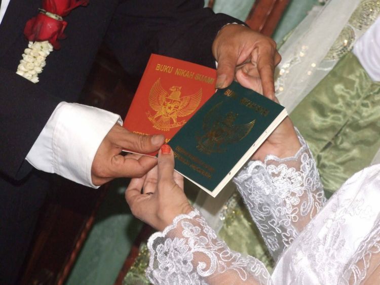 Merelakan istri untuk kawin kontrak?