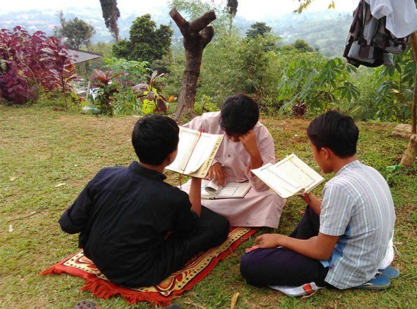 Kamu Santri? 11 Pengalaman Berikut Ini Pasti Pernah Kamu Jalani Saat Berada di Penjara Ilahi