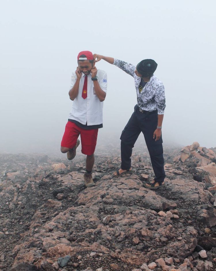 Nggak sampai dihukung guru, kok