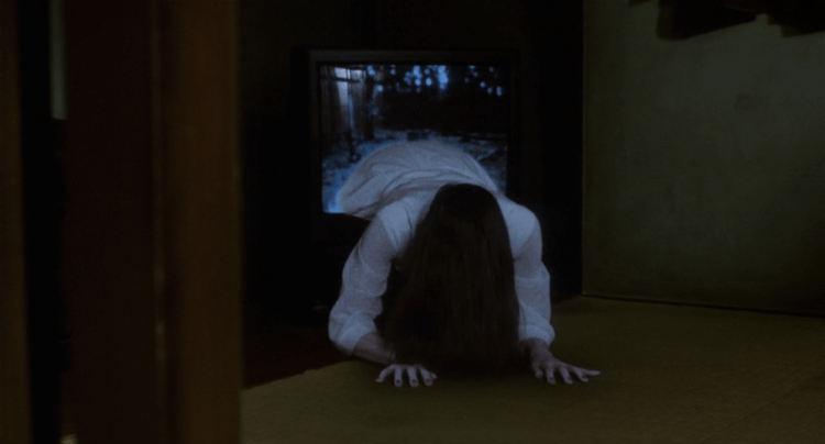 Atau, hantunya keluar dari televisi