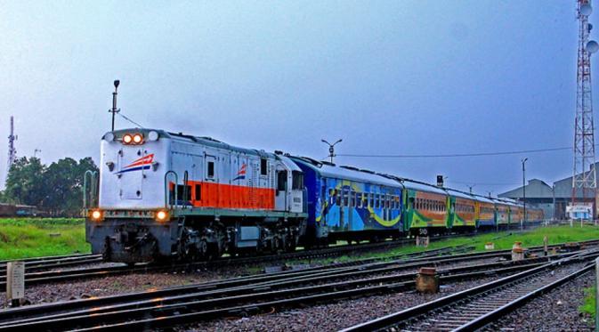 kereta emang paling nyamaaaan