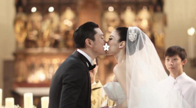 Habis di Nikahan Chelsea-Glenn, Ada Lagi di Kawinan Sandra Dewi-Harvey. Siapa Sih Mas-Mas Kocak Ini?