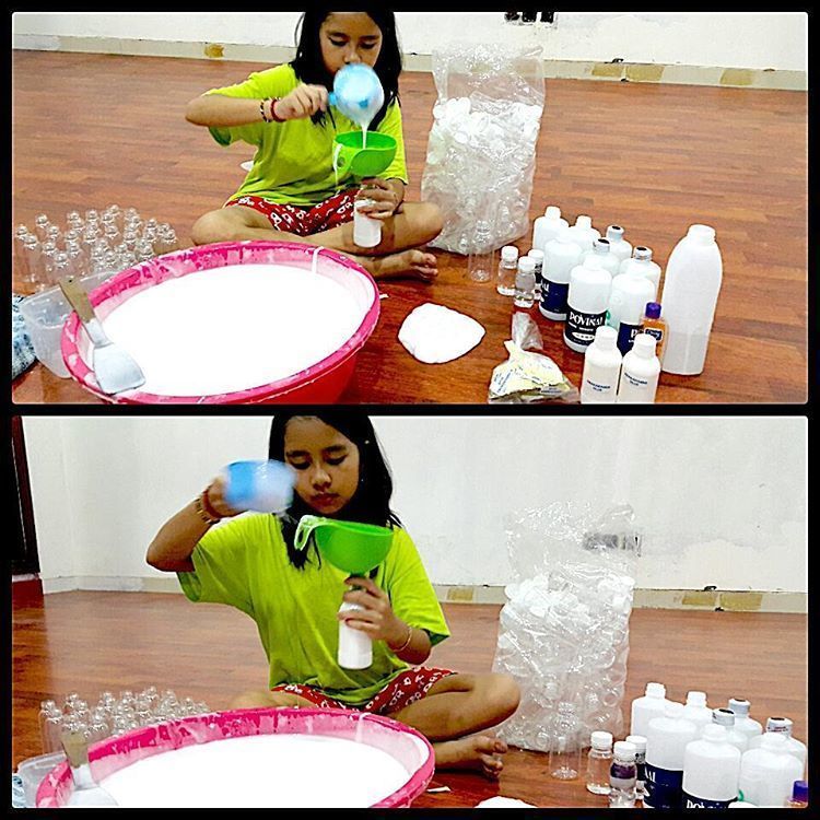 Naya yang penasaran mulai membuat sendiri slime-nya