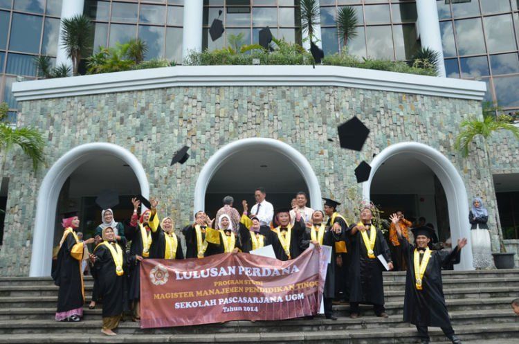 Sekolah pasca UGM.