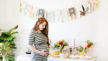 Saat Dimana Ibu Hamil Dibanjiri Hadiah, Acara Baby Shower Ternyata Seru Juga