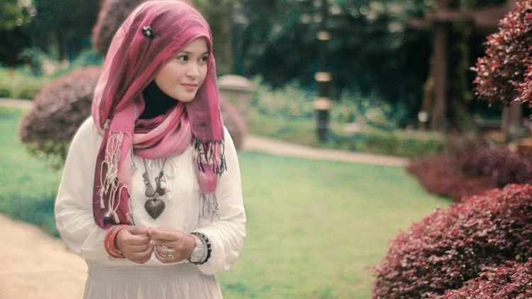 Sengaja Malam Minggu di Rumah, Biar Tahu Nyari Wanita Cantik dan Sholehah di Mana