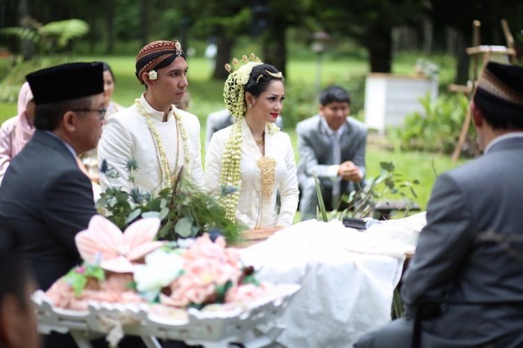 7 Hal Seru yang Bisa Kamu Lakukan Jika Resepsimu Sederhana dan Tak Banyak Hamburkan Uang 14 akad nikah