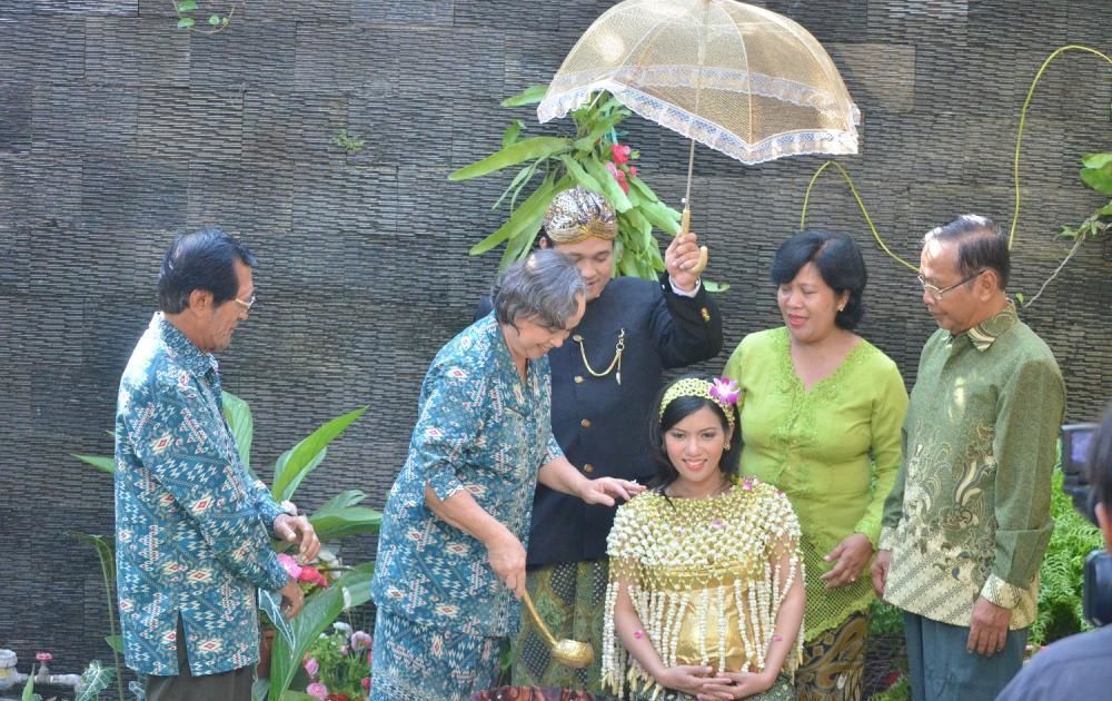 6 Prosesi Unik Tujuh Bulanan atau Mitoni, Ibu Hamil Orang ...