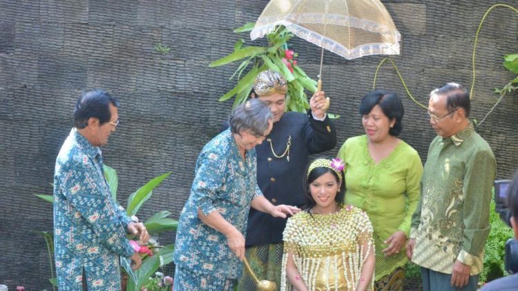 6 Prosesi Unik Tujuh Bulanan atau Mitoni, Ibu Hamil Orang 