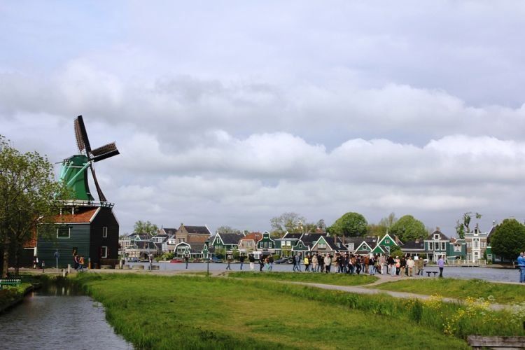 Daratan buatan a la Belanda