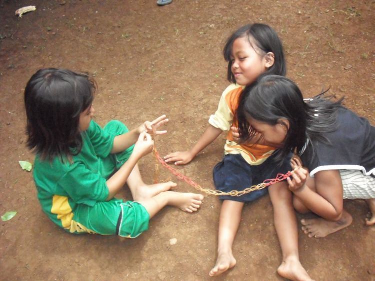 rangkai karet gelangnya