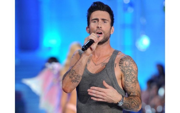Kriteria Cowok Seksi Ternyata Berbeda Tiap Tahun, Cek Aja 11 Pria Terseksi Versi Majalah People Ini 19 adam-levine-yoga-sexiest-man-alive-ftr