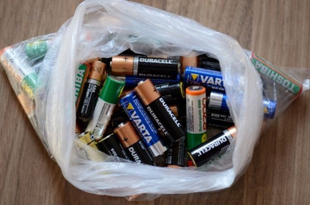 9 Contoh Sampah Berbahaya yang Nggak Boleh Dibuang di Sembarang Tempat