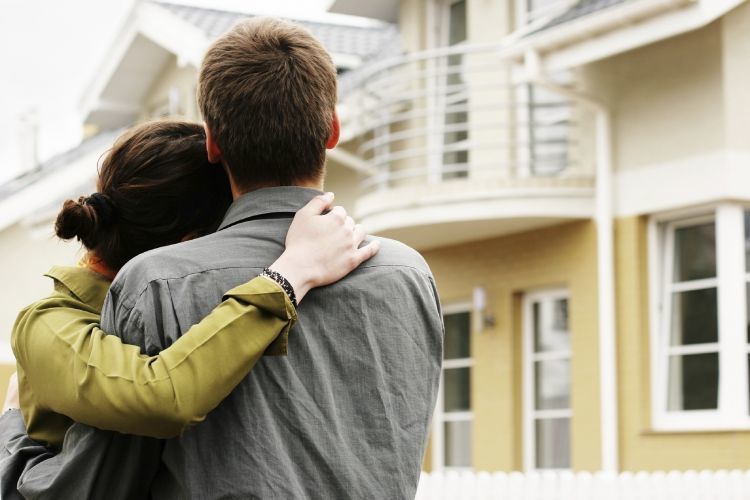 7 Hal Seru yang Bisa Kamu Lakukan Jika Resepsimu Sederhana dan Tak Banyak Hamburkan Uang 9 Mencicil rumah beserta keperluan lainnya